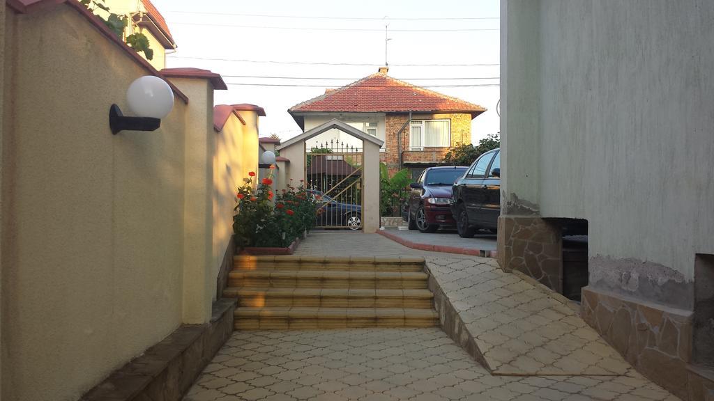 Guest House Markovi Равда Екстер'єр фото